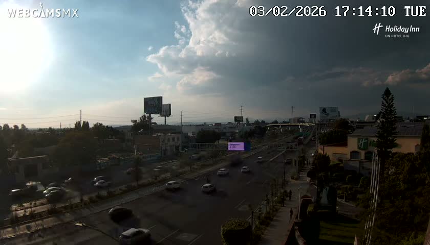 Santiago de Querétaro, Avenida 5 Febrero Avenue Live Cam - Santiago de Queretaro, Queretaro, Mexico