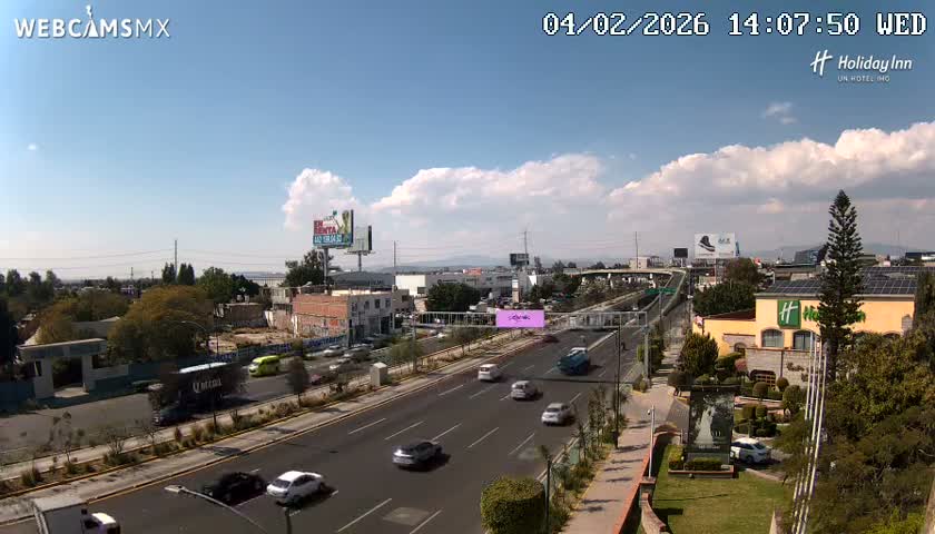 Santiago de Querétaro, Avenida 5 Febrero Avenue Live Cam - Santiago de Queretaro, Queretaro, Mexico