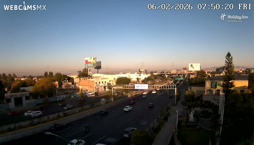 Santiago de Querétaro, Avenida 5 Febrero Avenue Live Cam - Santiago de Queretaro, Queretaro, Mexico