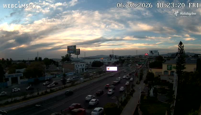 Santiago de Querétaro, Avenida 5 Febrero Avenue Live Cam - Santiago de Queretaro, Queretaro, Mexico