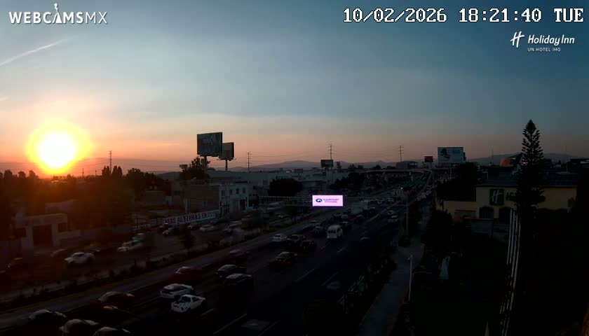 Santiago de Querétaro, Avenida 5 Febrero Avenue Live Cam - Santiago de Queretaro, Queretaro, Mexico