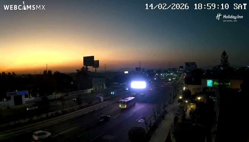 Santiago de Querétaro, Avenida 5 Febrero Avenue Live Cam - Santiago de Queretaro, Queretaro, Mexico