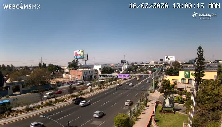 Santiago de Querétaro, Avenida 5 Febrero Avenue Live Cam - Santiago de Queretaro, Queretaro, Mexico