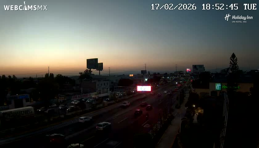 Santiago de Querétaro, Avenida 5 Febrero Avenue Live Cam - Santiago de Queretaro, Queretaro, Mexico