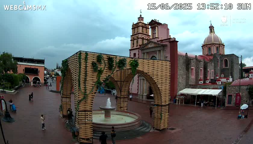 Tequisquiapan, Plaza Miguel Hidalgo & Parish St. Mary of the Assumption Live Cam - Tequisquiapan, Queretaro, Mexico