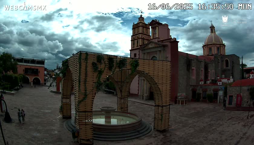 Tequisquiapan, Plaza Miguel Hidalgo & Parish St. Mary of the Assumption Live Cam - Tequisquiapan, Queretaro, Mexico