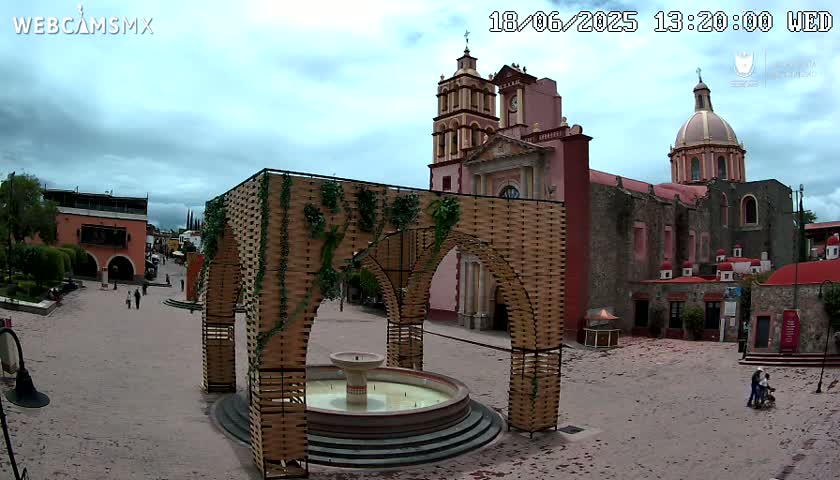 Tequisquiapan, Plaza Miguel Hidalgo & Parish St. Mary of the Assumption Live Cam - Tequisquiapan, Queretaro, Mexico