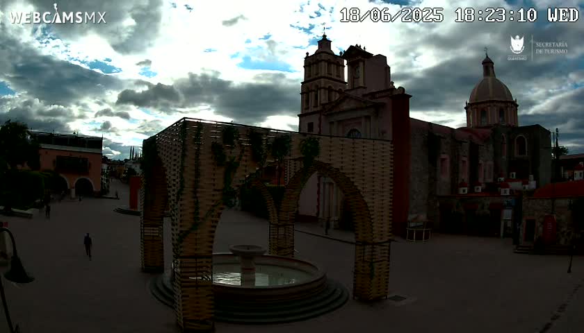 Tequisquiapan, Plaza Miguel Hidalgo & Parish St. Mary of the Assumption Live Cam - Tequisquiapan, Queretaro, Mexico
