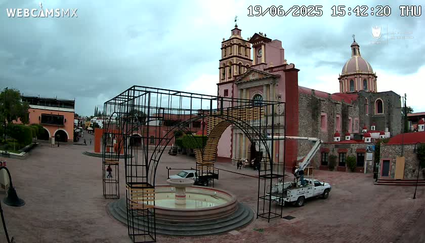 Tequisquiapan, Plaza Miguel Hidalgo & Parish St. Mary of the Assumption Live Cam - Tequisquiapan, Queretaro, Mexico