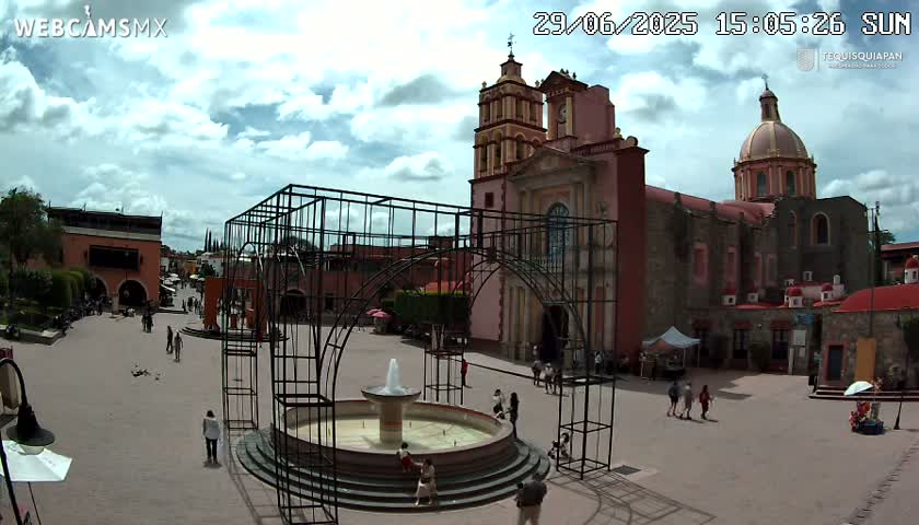Tequisquiapan, Plaza Miguel Hidalgo & Parish St. Mary of the Assumption Live Cam - Tequisquiapan, Queretaro, Mexico