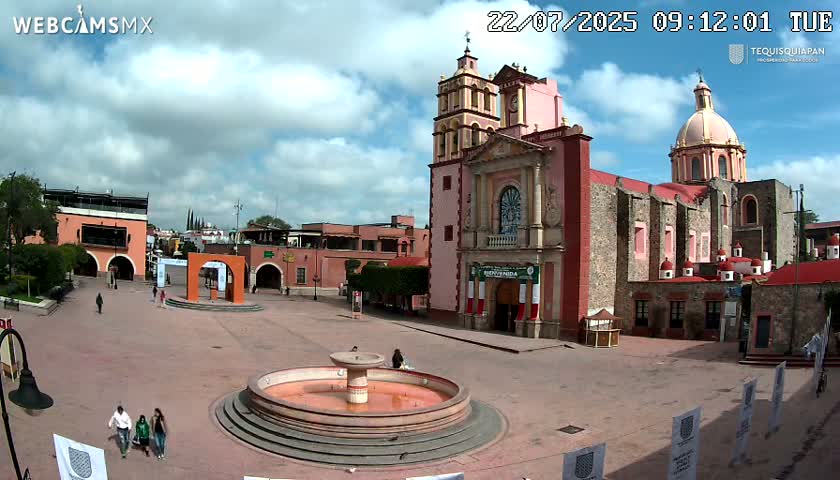 Tequisquiapan, Plaza Miguel Hidalgo & Parish St. Mary of the Assumption Live Cam - Tequisquiapan, Queretaro, Mexico