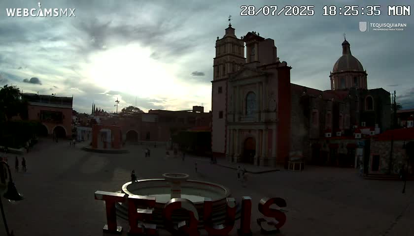 Tequisquiapan, Plaza Miguel Hidalgo & Parish St. Mary of the Assumption Live Cam - Tequisquiapan, Queretaro, Mexico