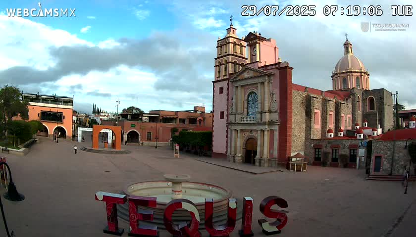 Tequisquiapan, Plaza Miguel Hidalgo & Parish St. Mary of the Assumption Live Cam - Tequisquiapan, Queretaro, Mexico