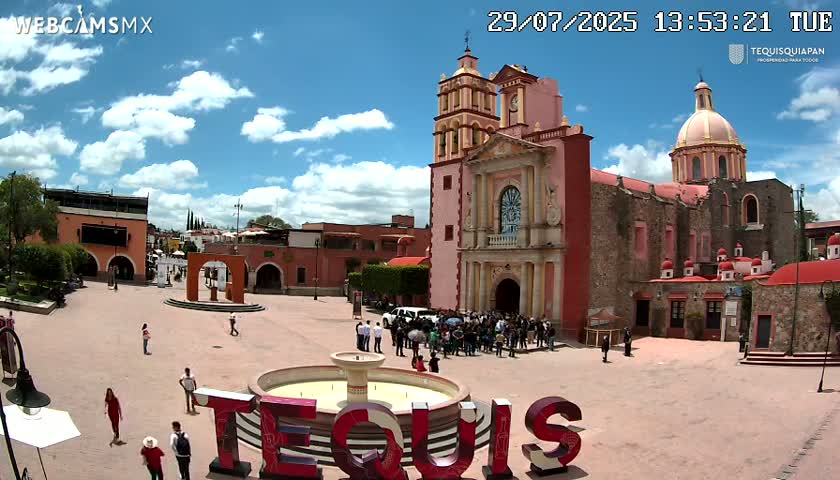 Tequisquiapan, Plaza Miguel Hidalgo & Parish St. Mary of the Assumption Live Cam - Tequisquiapan, Queretaro, Mexico