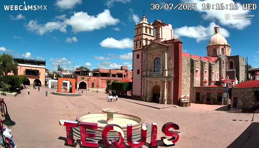 Tequisquiapan, Plaza Miguel Hidalgo & Parish St. Mary of the Assumption Live Cam - Tequisquiapan, Queretaro, Mexico