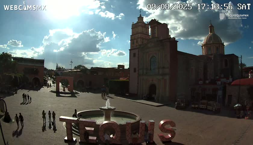 Tequisquiapan, Plaza Miguel Hidalgo & Parish St. Mary of the Assumption Live Cam - Tequisquiapan, Queretaro, Mexico