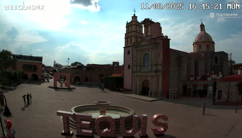 Tequisquiapan, Plaza Miguel Hidalgo & Parish St. Mary of the Assumption Live Cam - Tequisquiapan, Queretaro, Mexico