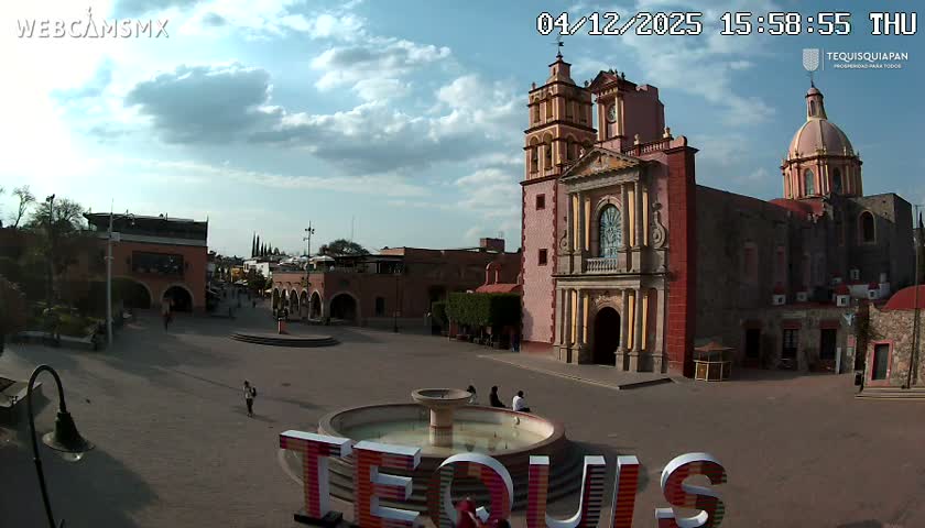 Tequisquiapan, Plaza Miguel Hidalgo & Parish St. Mary of the Assumption Live Cam - Tequisquiapan, Queretaro, Mexico