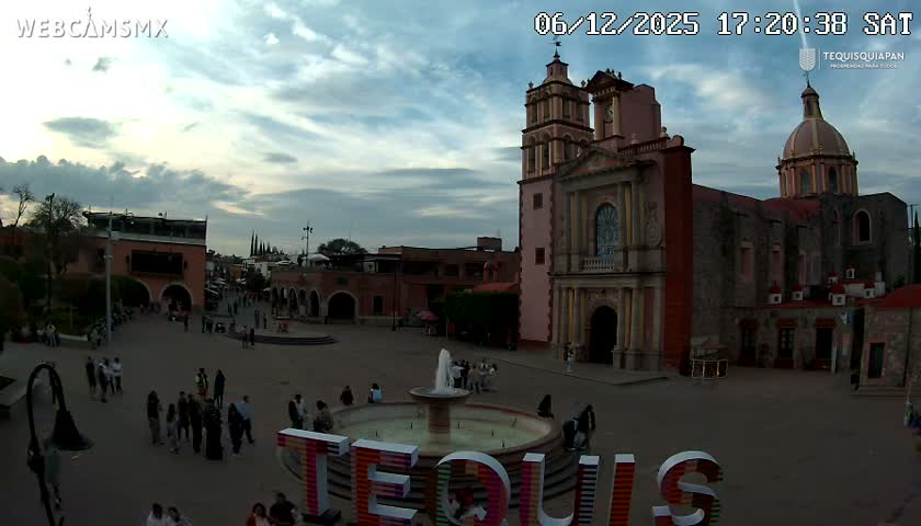 Tequisquiapan, Plaza Miguel Hidalgo & Parish St. Mary of the Assumption Live Cam - Tequisquiapan, Queretaro, Mexico