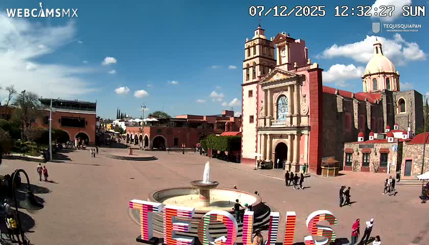 Tequisquiapan, Plaza Miguel Hidalgo & Parish St. Mary of the Assumption Live Cam - Tequisquiapan, Queretaro, Mexico
