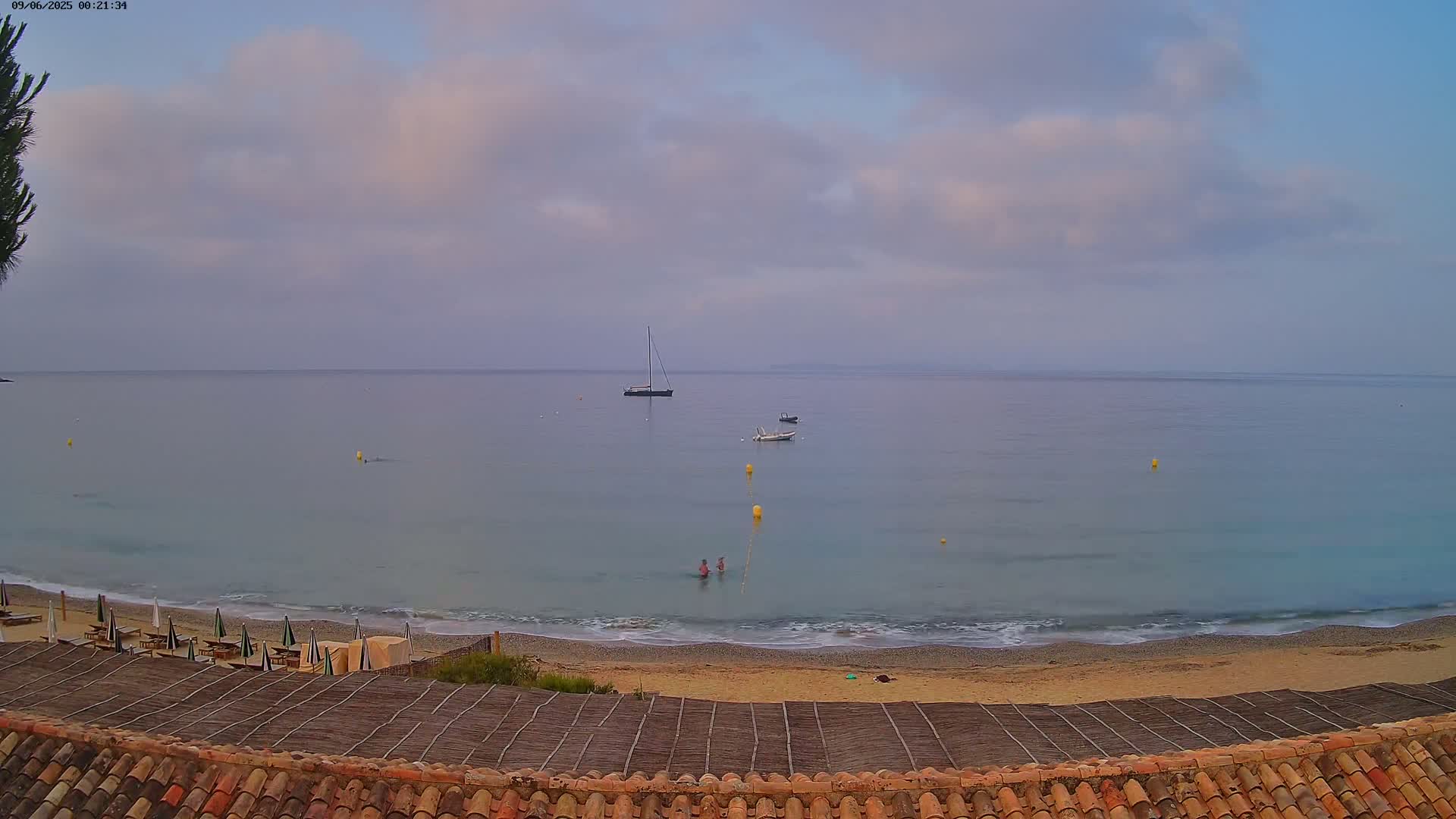 La Croix-Valmer - Plage d'Heraclee Live Cam  - Draguignan,  Var, Provence-Alpes-Cote d’Azur, France