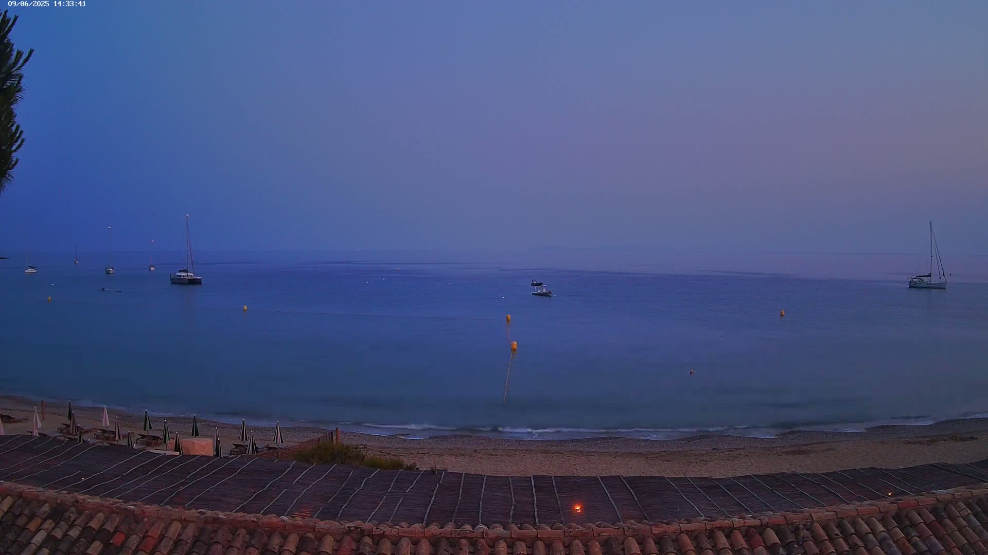 La Croix-Valmer - Plage d'Heraclee Live Cam  - Draguignan,  Var, Provence-Alpes-Cote d’Azur, France