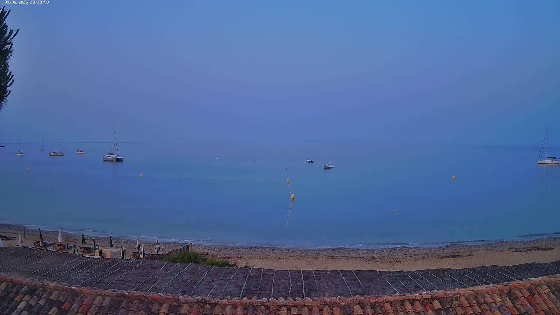 La Croix-Valmer - Plage d'Heraclee Live Cam  - Draguignan,  Var, Provence-Alpes-Cote d’Azur, France