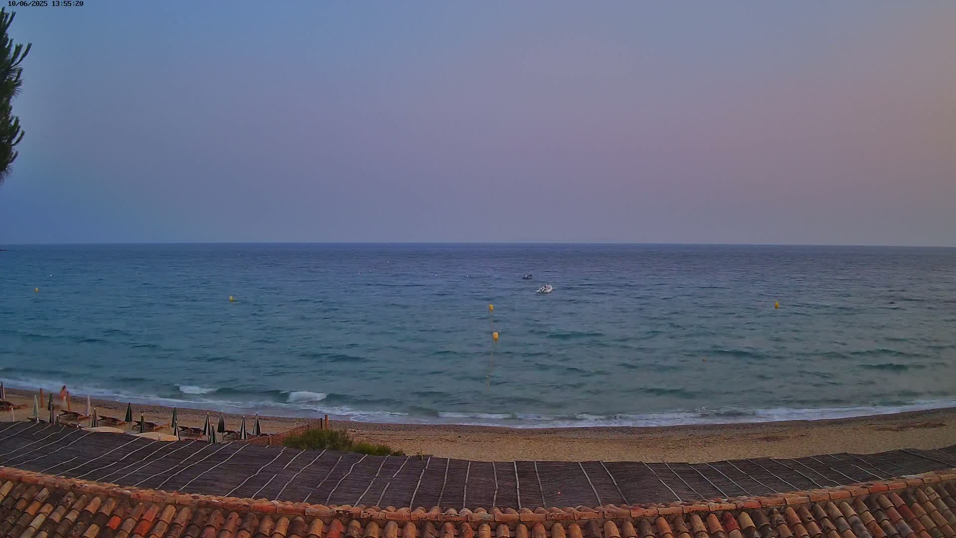La Croix-Valmer - Plage d'Heraclee Live Cam  - Draguignan,  Var, Provence-Alpes-Cote d’Azur, France