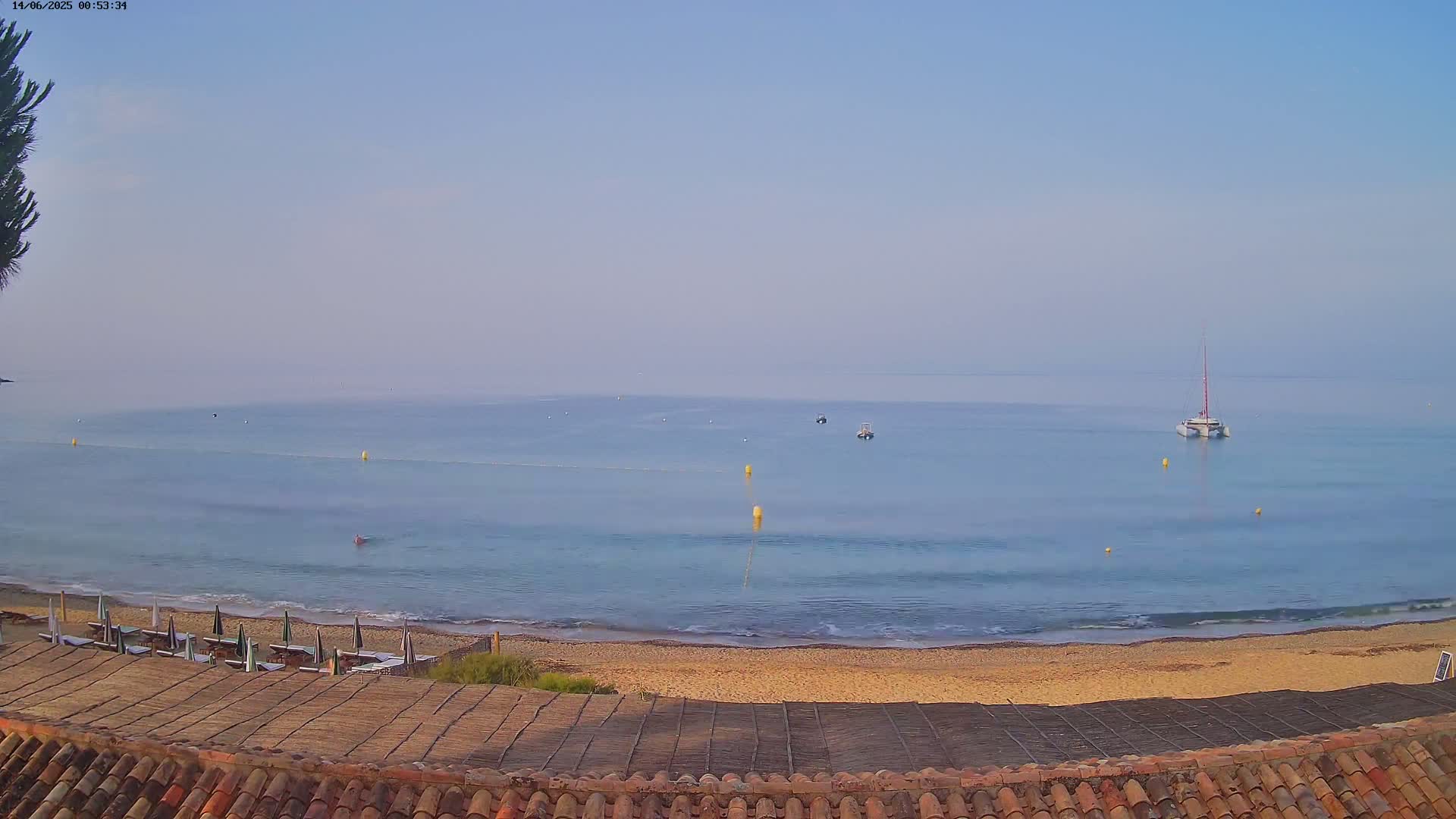 La Croix-Valmer - Plage d'Heraclee Live Cam  - Draguignan,  Var, Provence-Alpes-Cote d’Azur, France