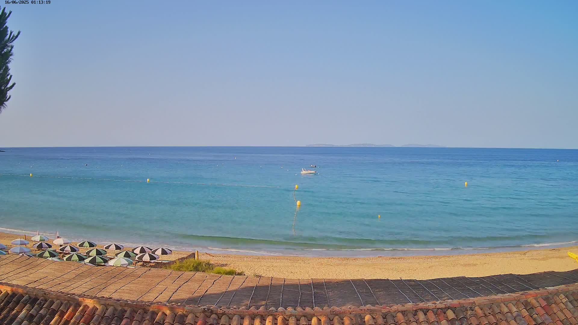 La Croix-Valmer - Plage d'Heraclee Live Cam  - Draguignan,  Var, Provence-Alpes-Cote d’Azur, France