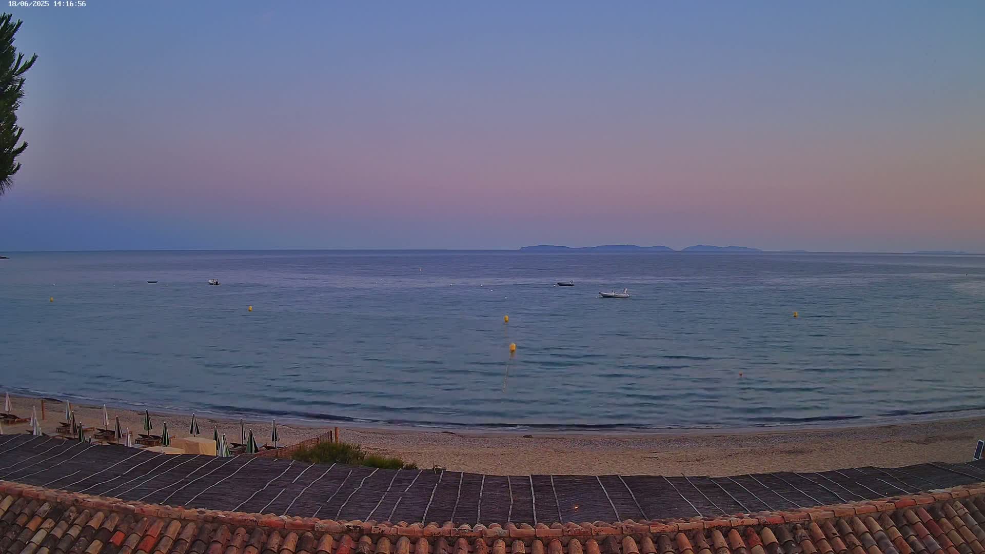 La Croix-Valmer - Plage d'Heraclee Live Cam  - Draguignan,  Var, Provence-Alpes-Cote d’Azur, France