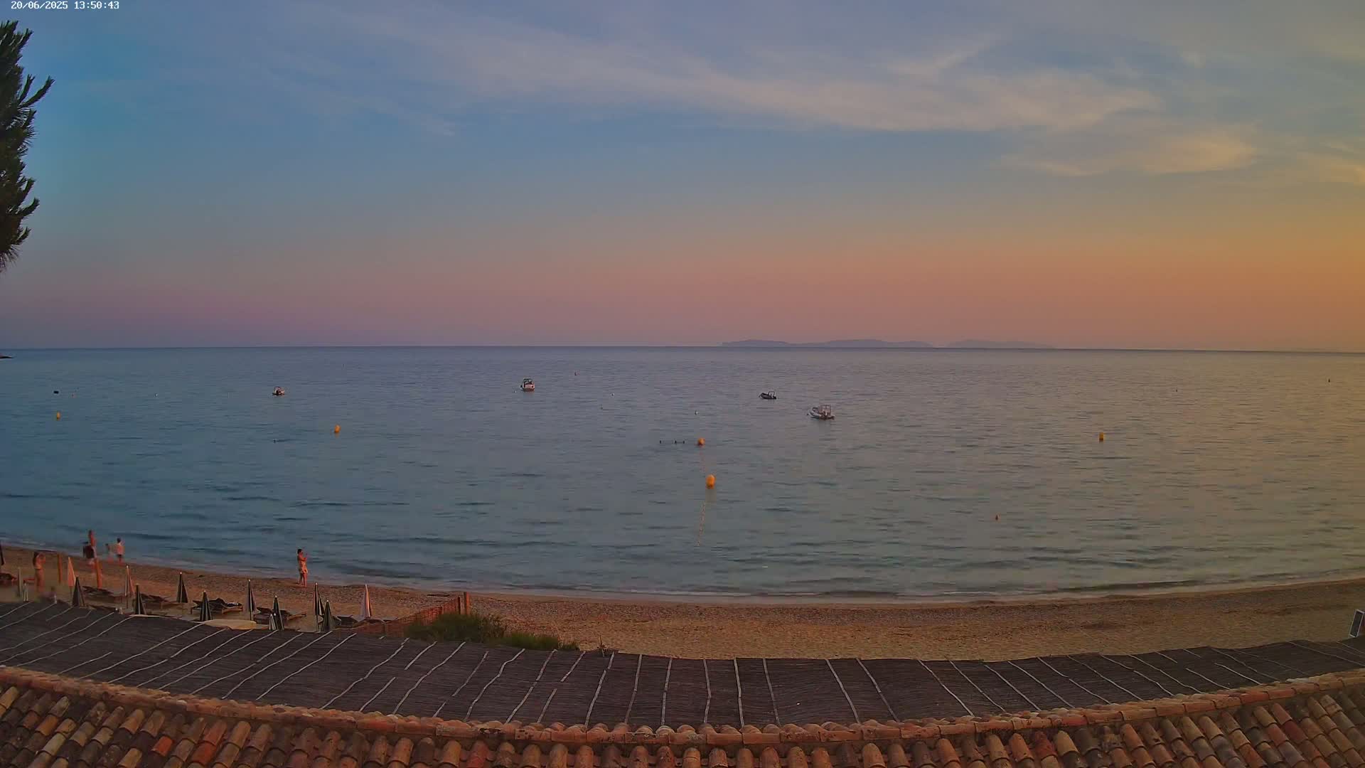 La Croix-Valmer - Plage d'Heraclee Live Cam  - Draguignan,  Var, Provence-Alpes-Cote d’Azur, France
