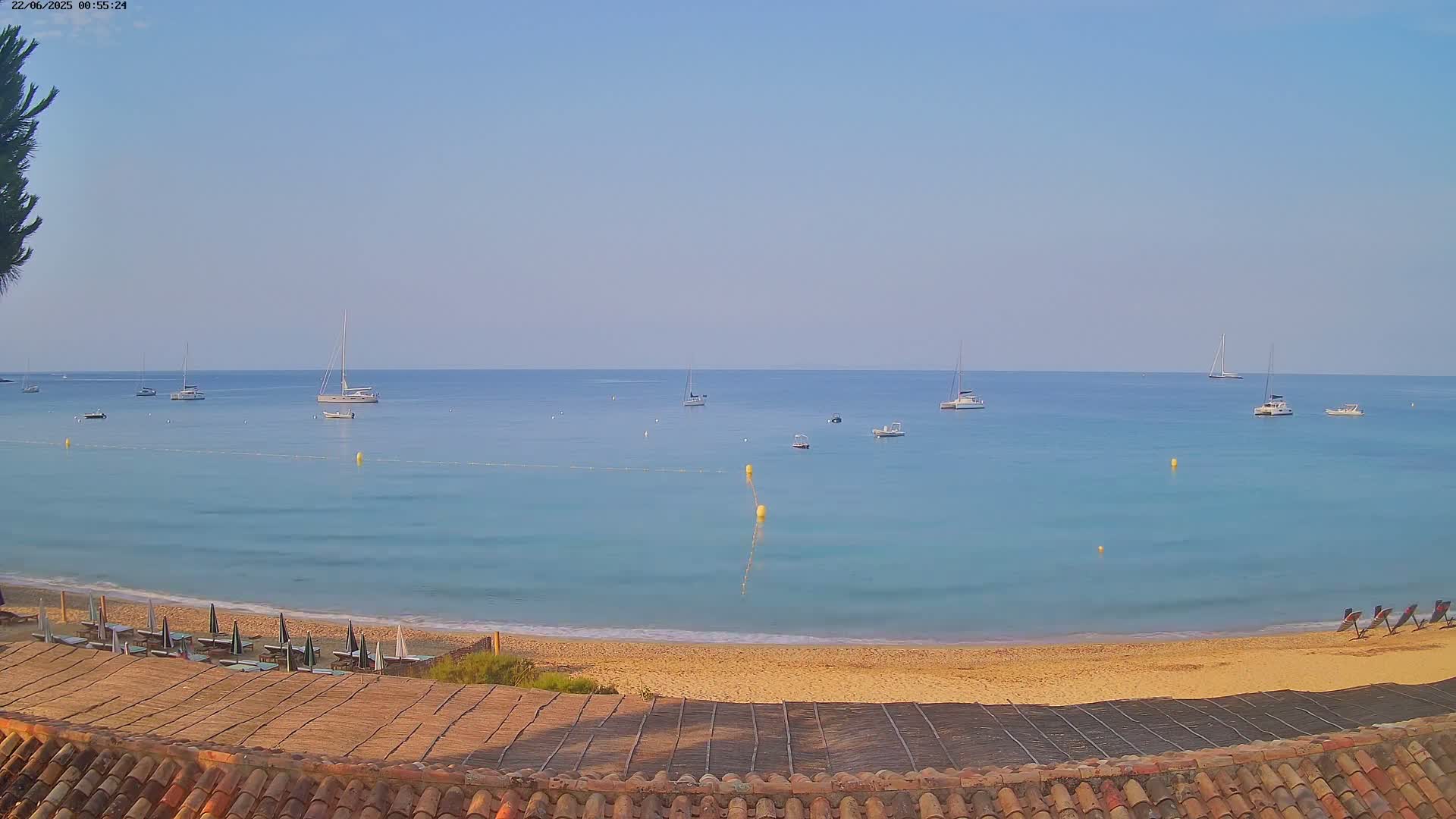 La Croix-Valmer - Plage d'Heraclee Live Cam  - Draguignan,  Var, Provence-Alpes-Cote d’Azur, France