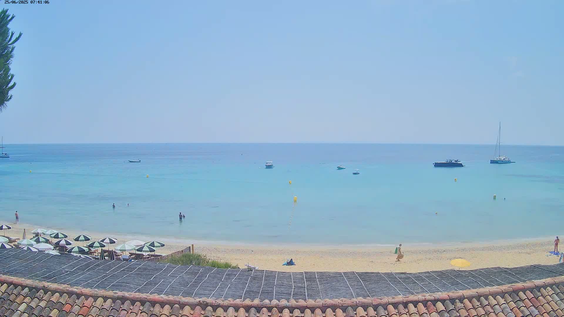 La Croix-Valmer - Plage d'Heraclee Live Cam  - Draguignan,  Var, Provence-Alpes-Cote d’Azur, France