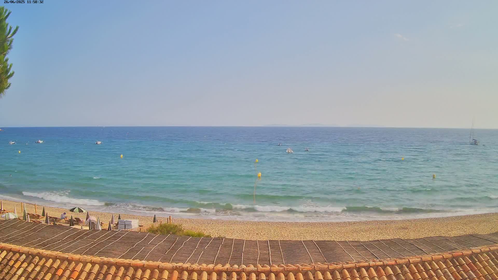 La Croix-Valmer - Plage d'Heraclee Live Cam  - Draguignan,  Var, Provence-Alpes-Cote d’Azur, France
