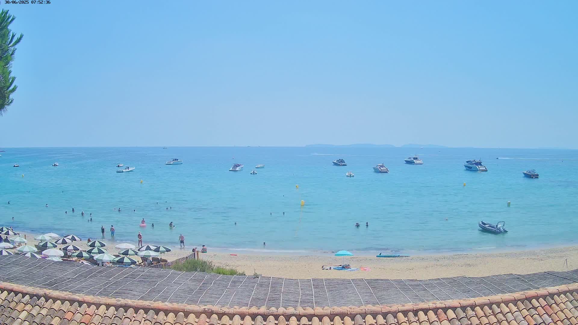 La Croix-Valmer - Plage d'Heraclee Live Cam  - Draguignan,  Var, Provence-Alpes-Cote d’Azur, France