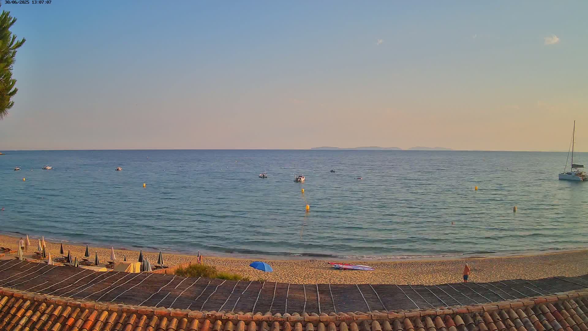 La Croix-Valmer - Plage d'Heraclee Live Cam  - Draguignan,  Var, Provence-Alpes-Cote d’Azur, France