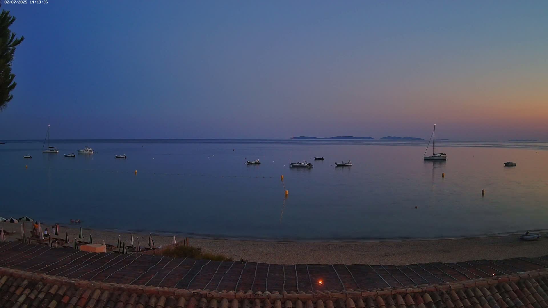 La Croix-Valmer - Plage d'Heraclee Live Cam  - Draguignan,  Var, Provence-Alpes-Cote d’Azur, France