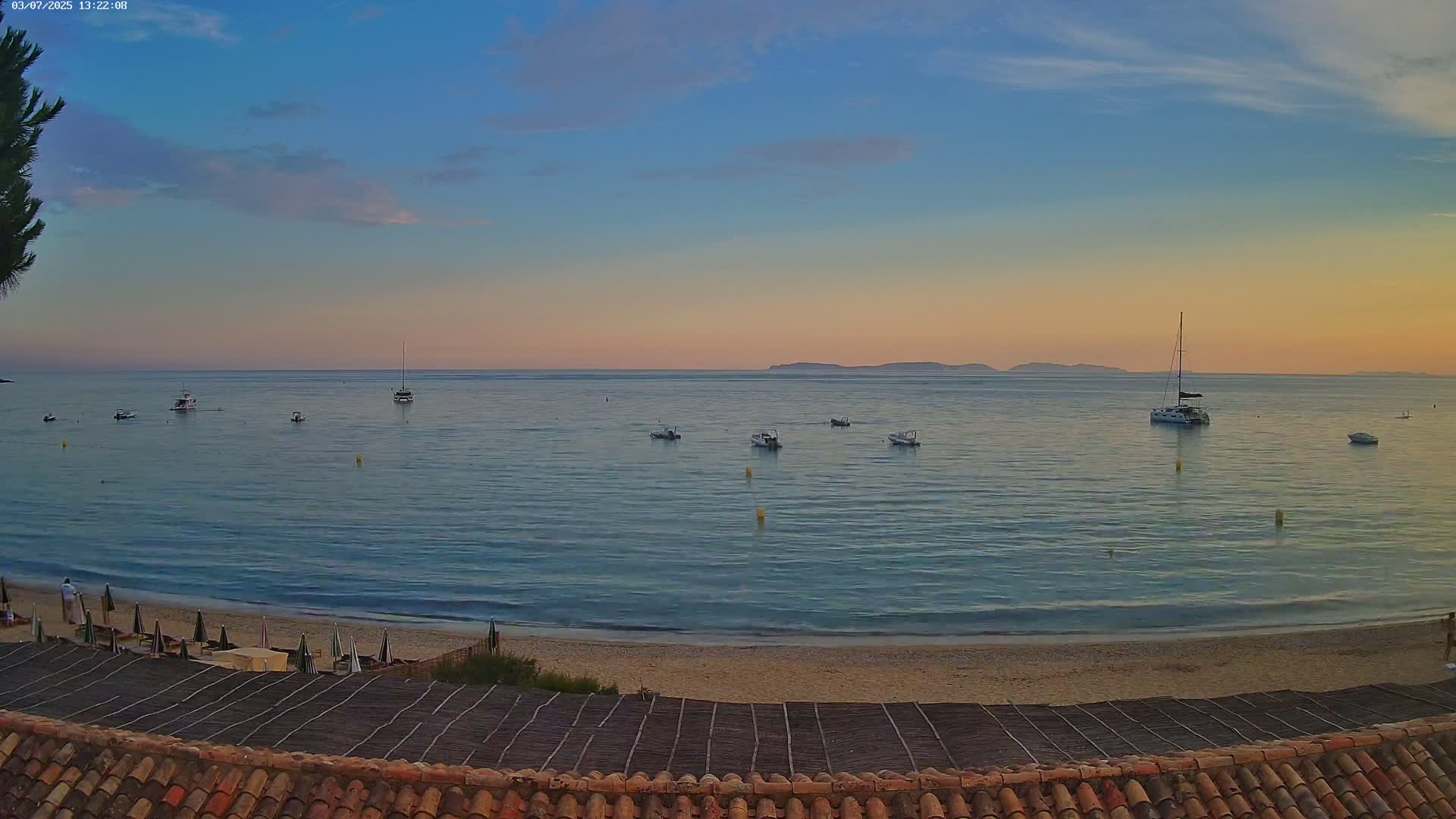 La Croix-Valmer - Plage d'Heraclee Live Cam  - Draguignan,  Var, Provence-Alpes-Cote d’Azur, France