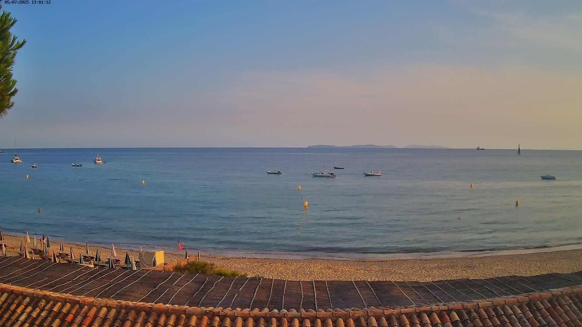 La Croix-Valmer - Plage d'Heraclee Live Cam  - Draguignan,  Var, Provence-Alpes-Cote d’Azur, France