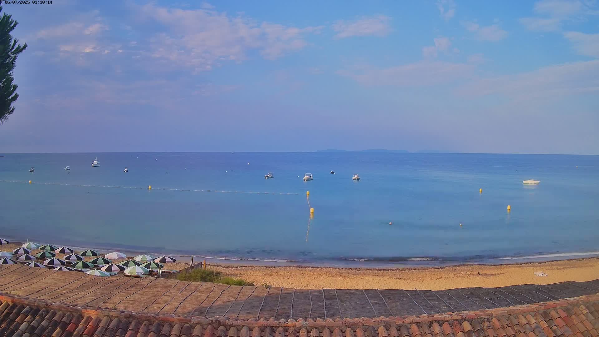 La Croix-Valmer - Plage d'Heraclee Live Cam  - Draguignan,  Var, Provence-Alpes-Cote d’Azur, France