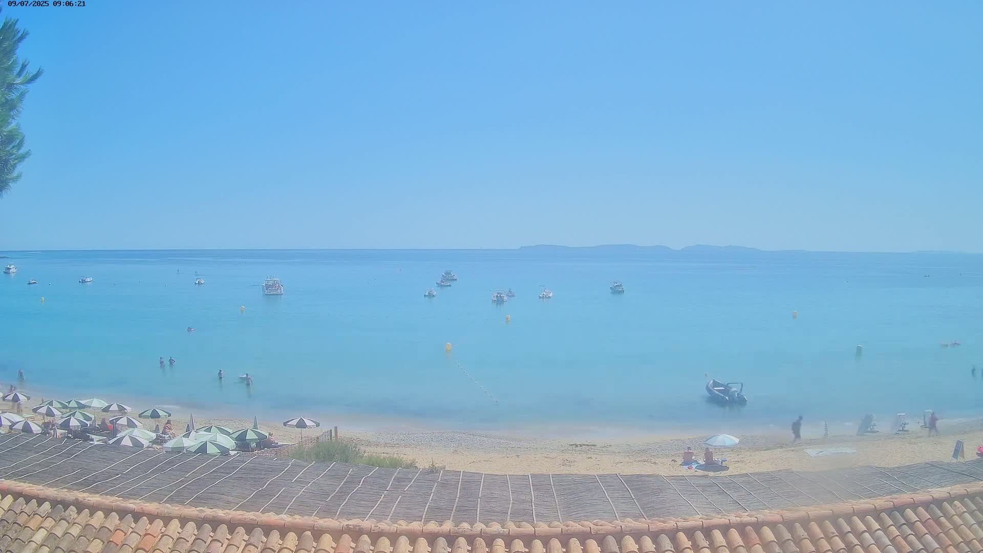 La Croix-Valmer - Plage d'Heraclee Live Cam  - Draguignan,  Var, Provence-Alpes-Cote d’Azur, France