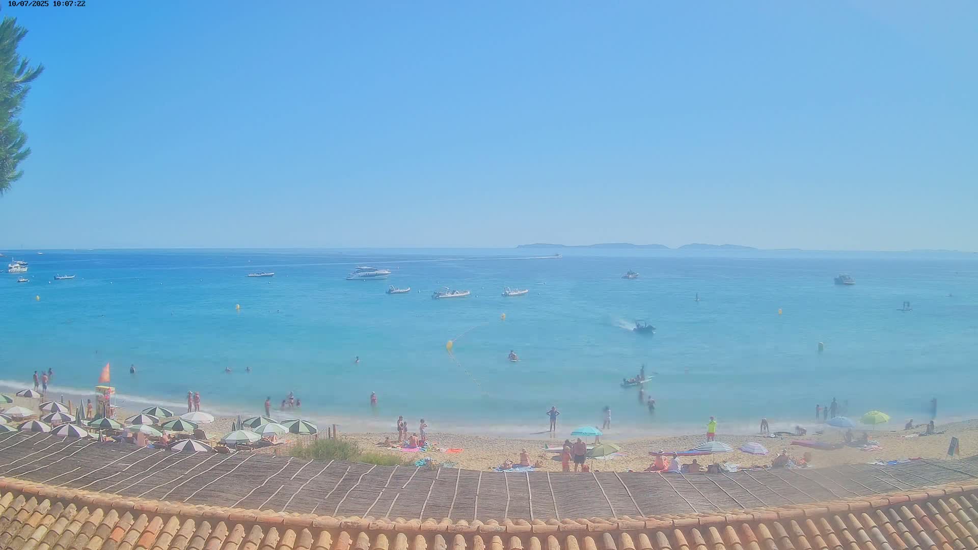 La Croix-Valmer - Plage d'Heraclee Live Cam  - Draguignan,  Var, Provence-Alpes-Cote d’Azur, France