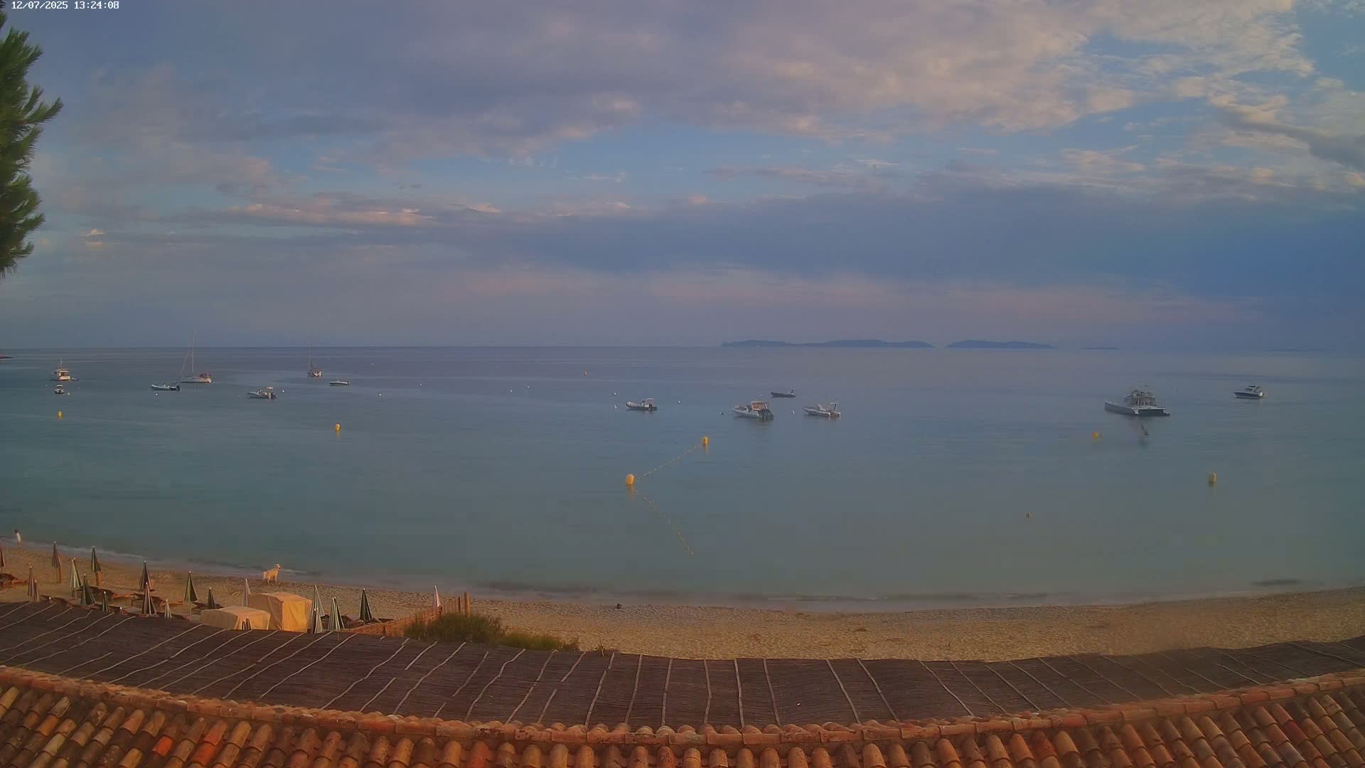 La Croix-Valmer - Plage d'Heraclee Live Cam  - Draguignan,  Var, Provence-Alpes-Cote d’Azur, France