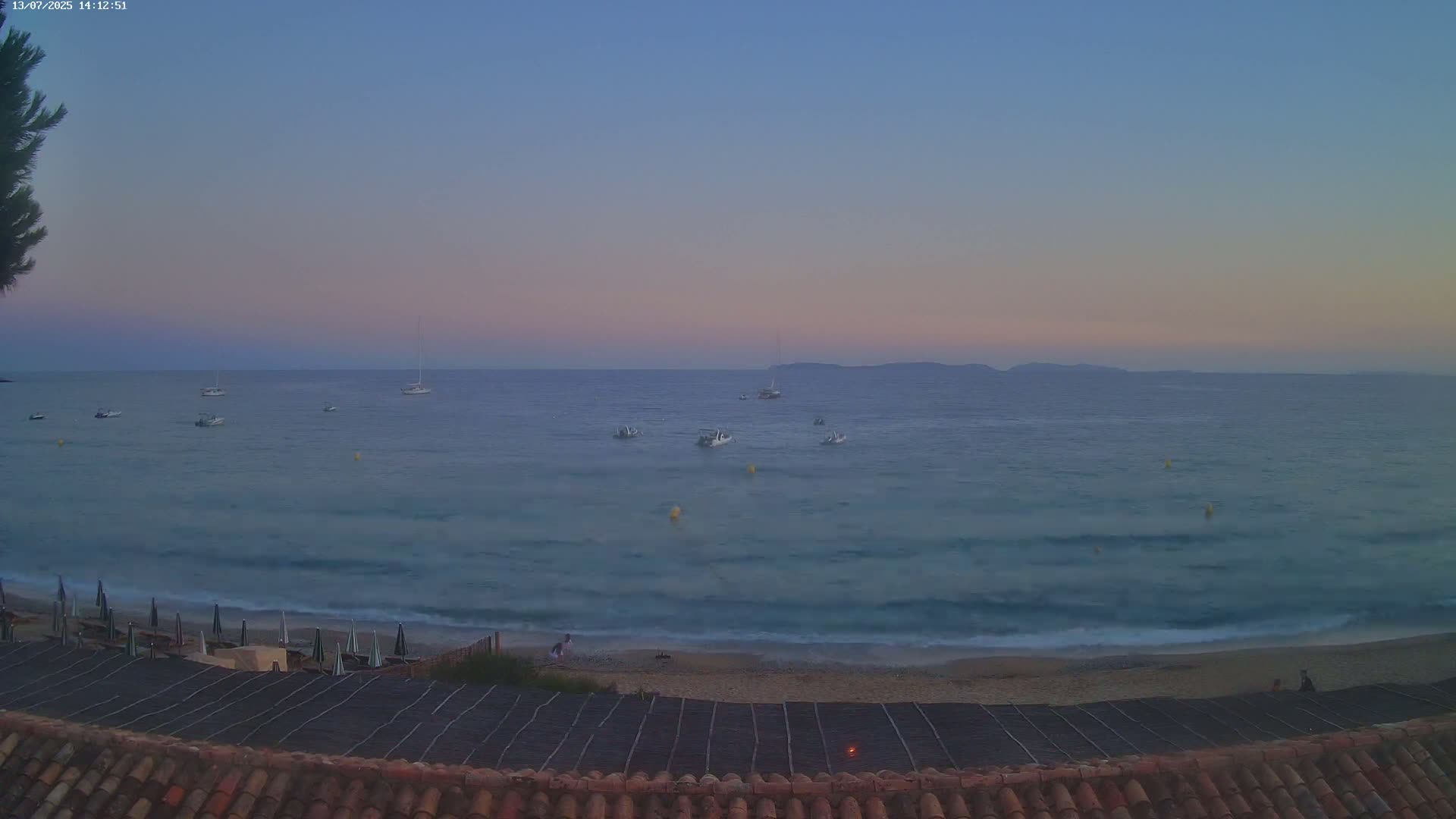 La Croix-Valmer - Plage d'Heraclee Live Cam  - Draguignan,  Var, Provence-Alpes-Cote d’Azur, France
