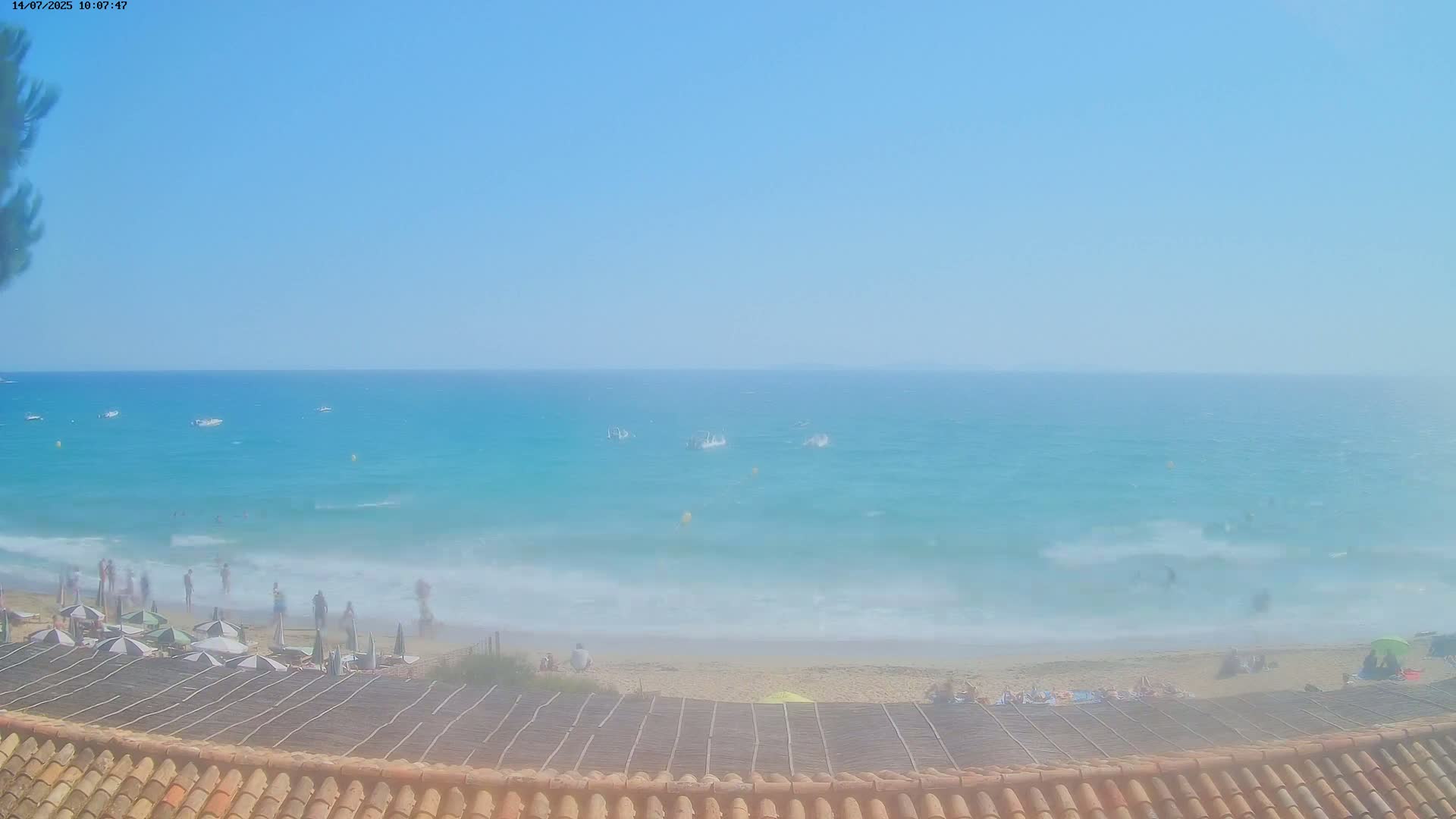 La Croix-Valmer - Plage d'Heraclee Live Cam  - Draguignan,  Var, Provence-Alpes-Cote d’Azur, France