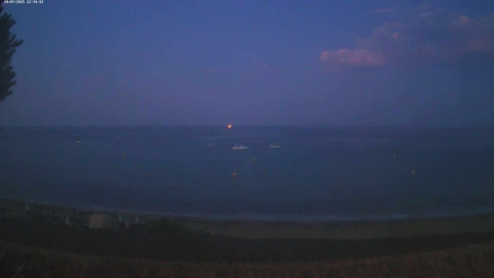 La Croix-Valmer - Plage d'Heraclee Live Cam  - Draguignan,  Var, Provence-Alpes-Cote d’Azur, France