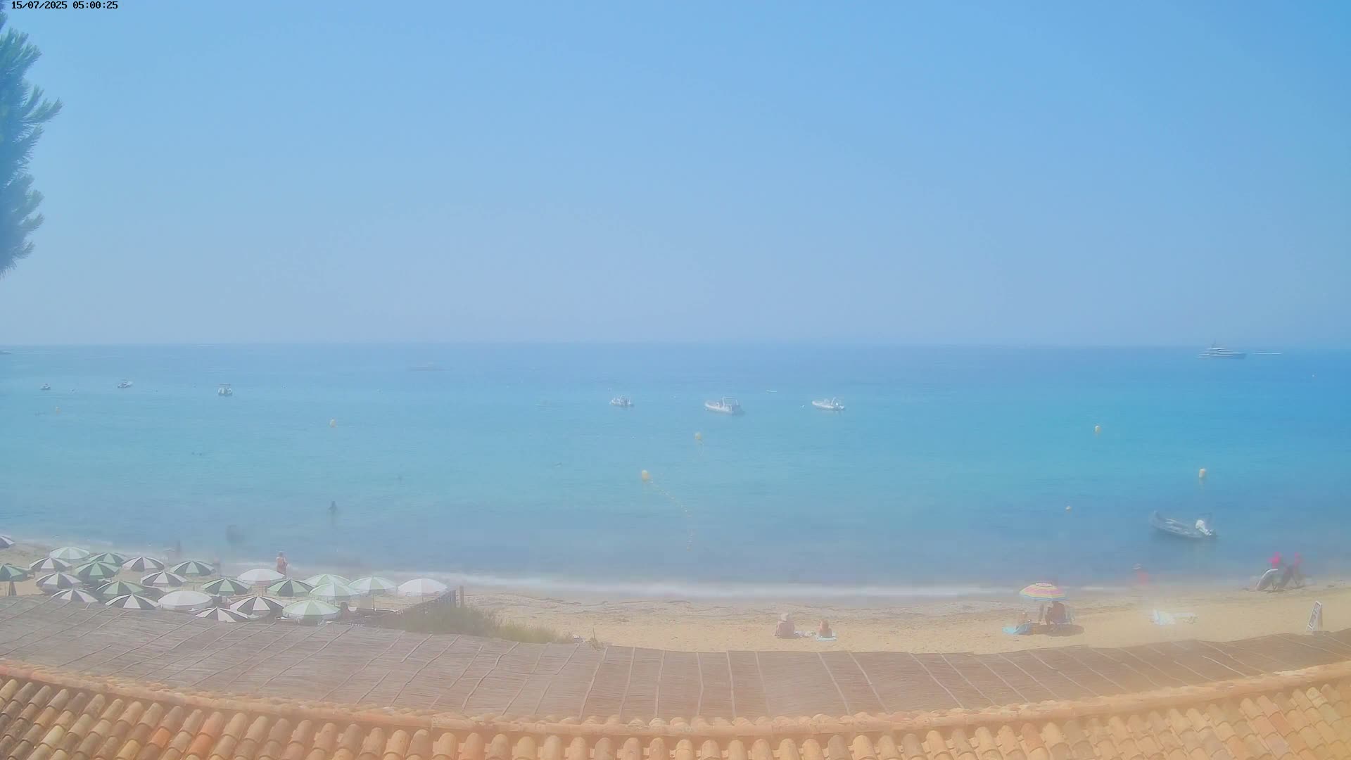 La Croix-Valmer - Plage d'Heraclee Live Cam  - Draguignan,  Var, Provence-Alpes-Cote d’Azur, France