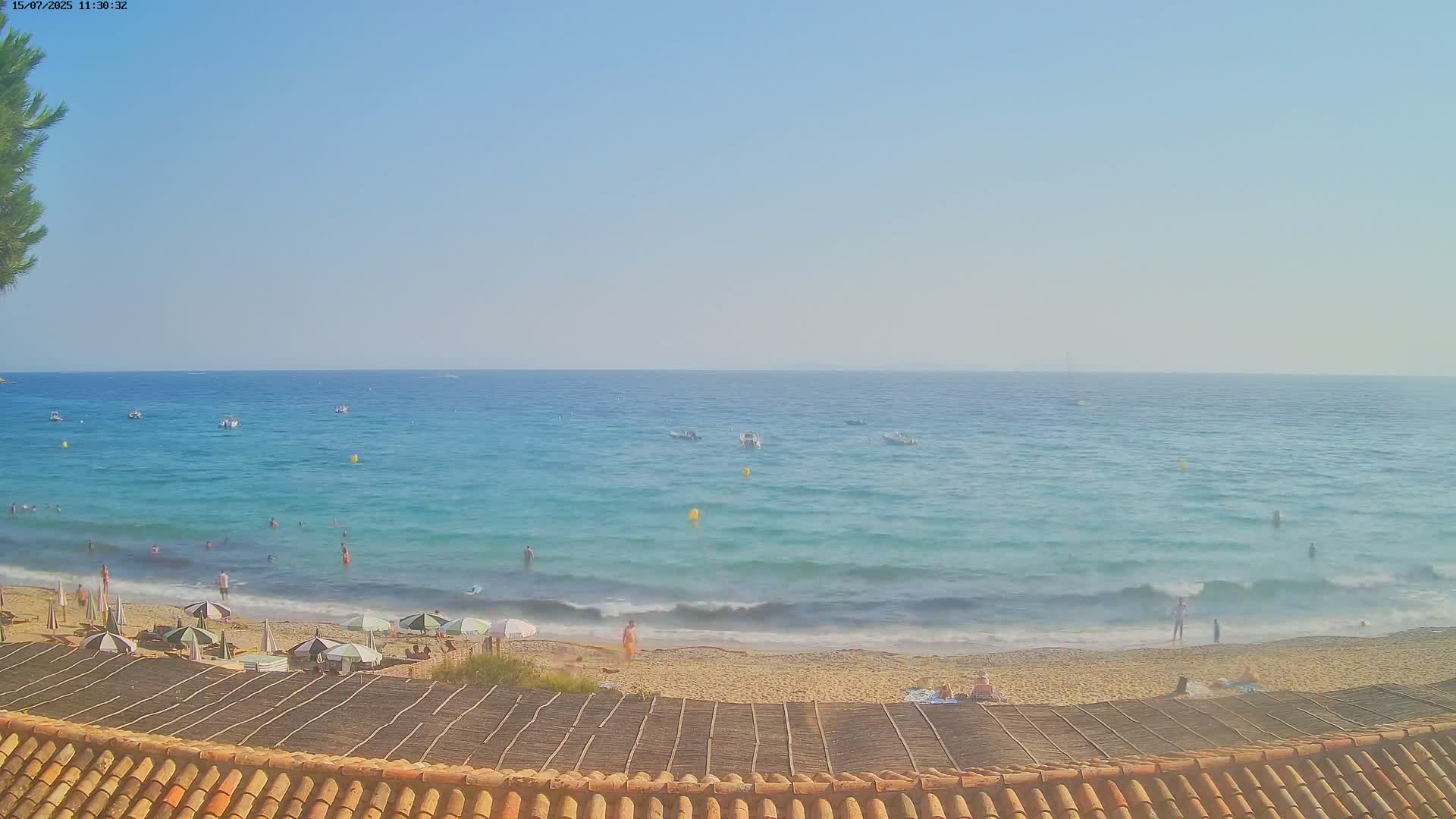 La Croix-Valmer - Plage d'Heraclee Live Cam  - Draguignan,  Var, Provence-Alpes-Cote d’Azur, France