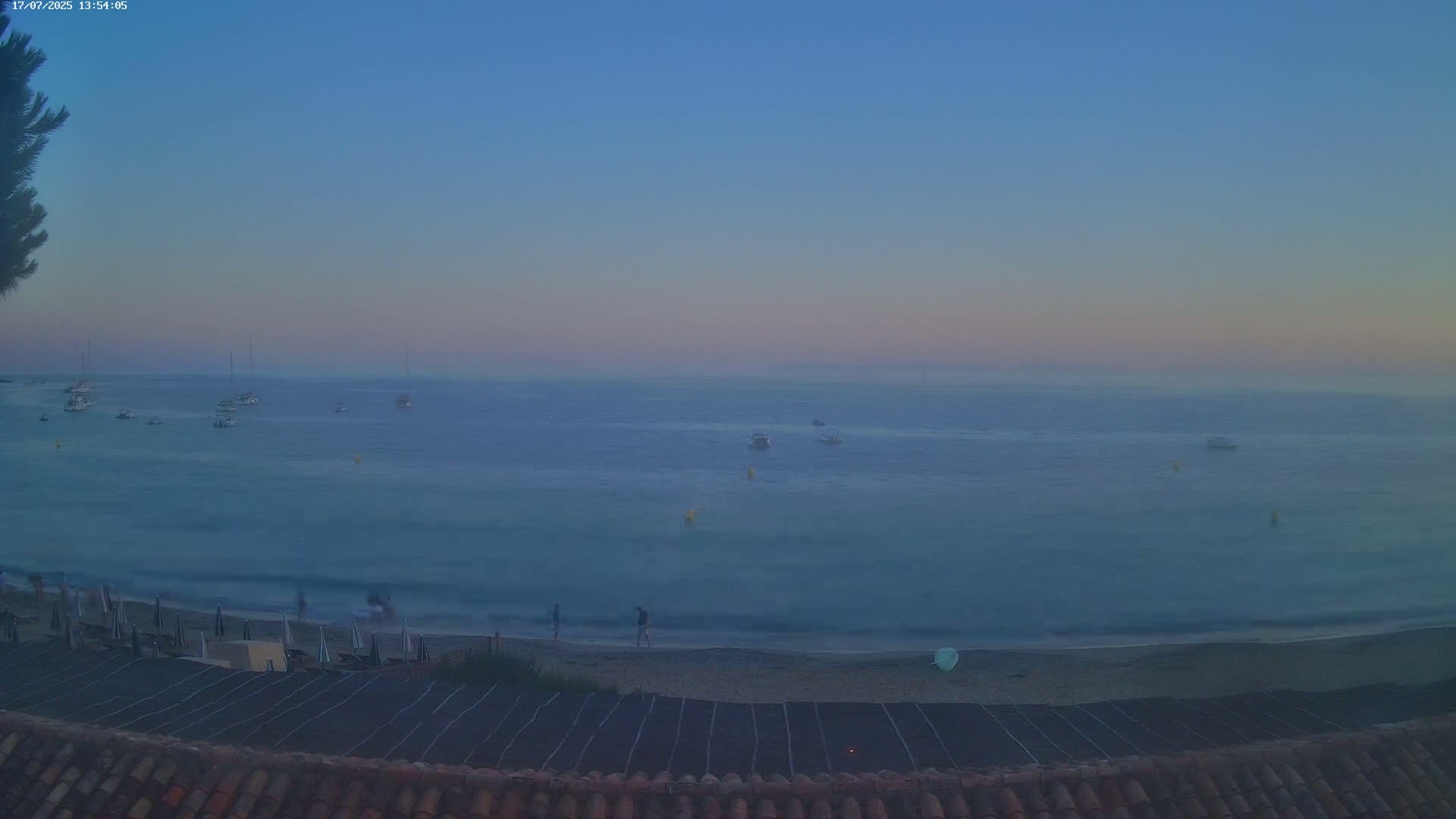 La Croix-Valmer - Plage d'Heraclee Live Cam  - Draguignan,  Var, Provence-Alpes-Cote d’Azur, France